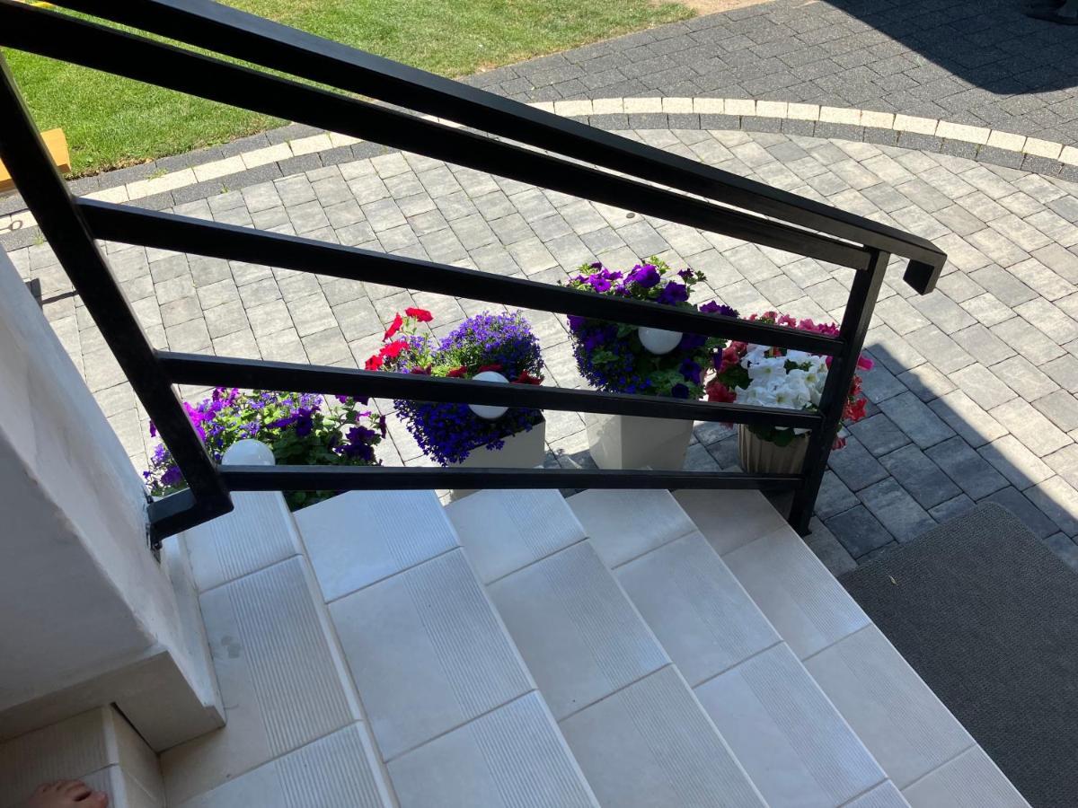 Agat Pokoje Goscinne Apartamenty Pobierowo Exterior photo