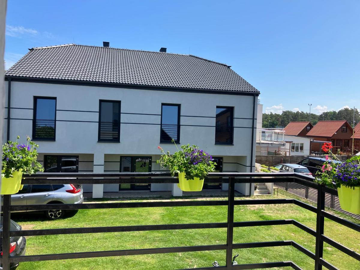 Agat Pokoje Goscinne Apartamenty Pobierowo Exterior photo