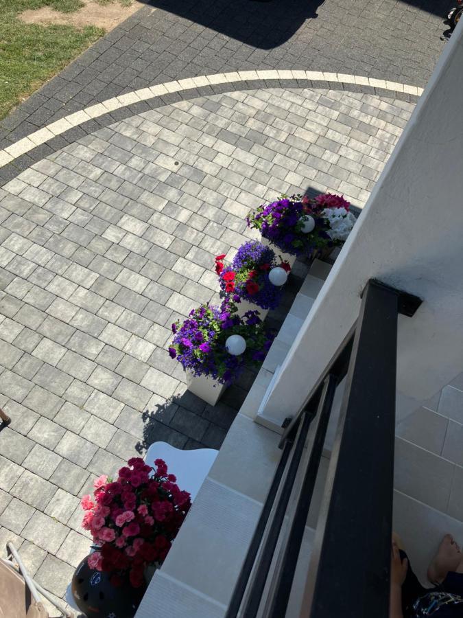 Agat Pokoje Goscinne Apartamenty Pobierowo Exterior photo