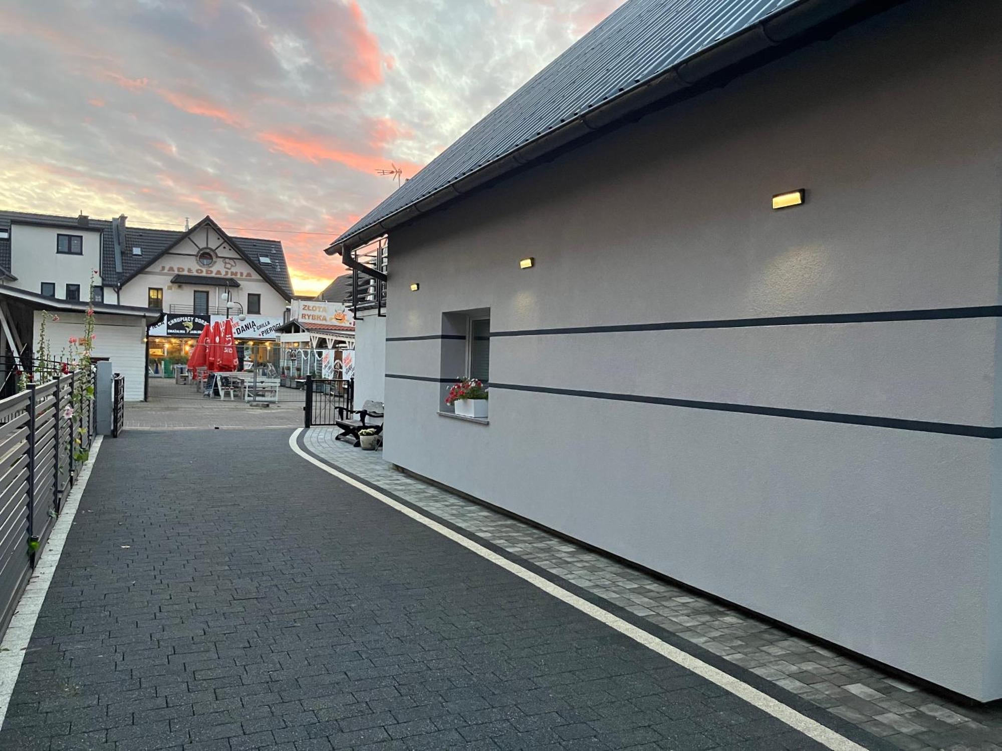 Agat Pokoje Goscinne Apartamenty Pobierowo Exterior photo